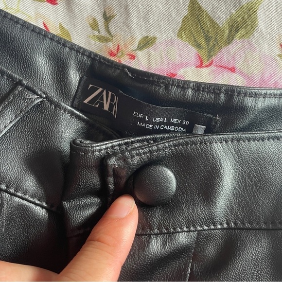 Zara- Black High Waisted Straight Leg Leather Pants Basic Everyday Size Large - Picture 9 of 9